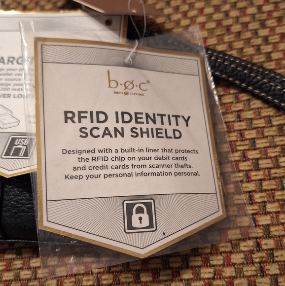 b.o.c Black Charging & RFID Wallet - Picture 4 of 15